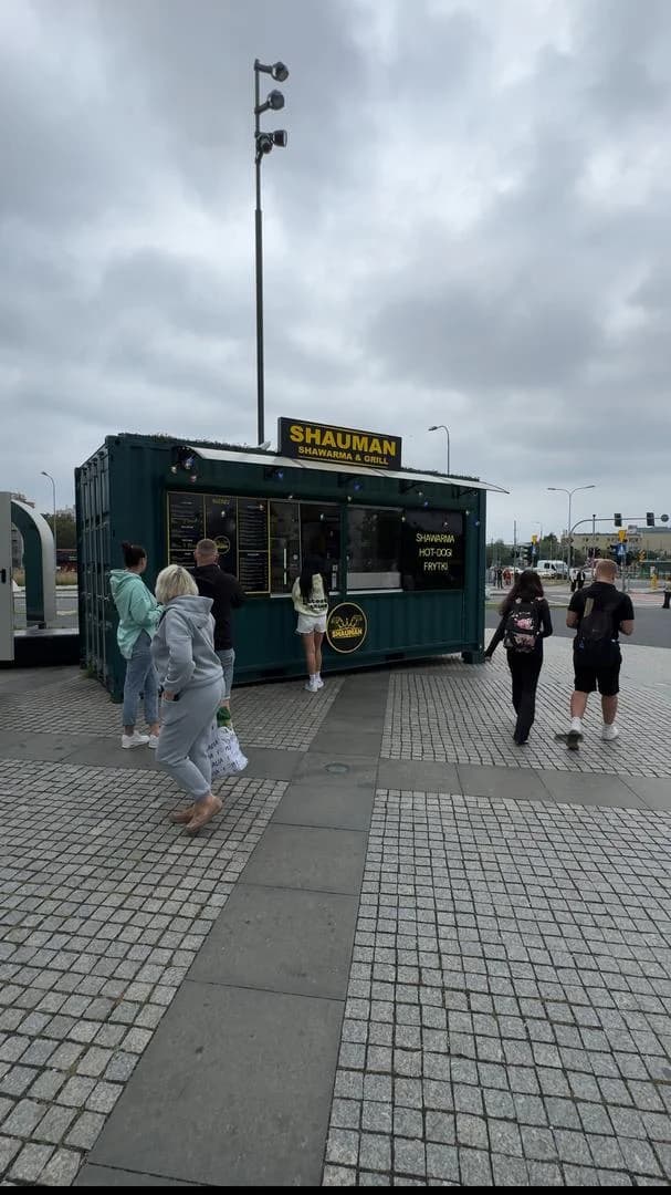 Sitzplätze im Freien bei SHAUMAN